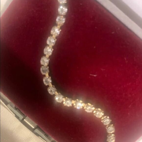 Genuine Austrian Crystal Bracelet in case box - Picture 2 of 7